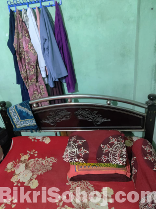 স্টিলের বেড 6×7 ব্যবহৃত